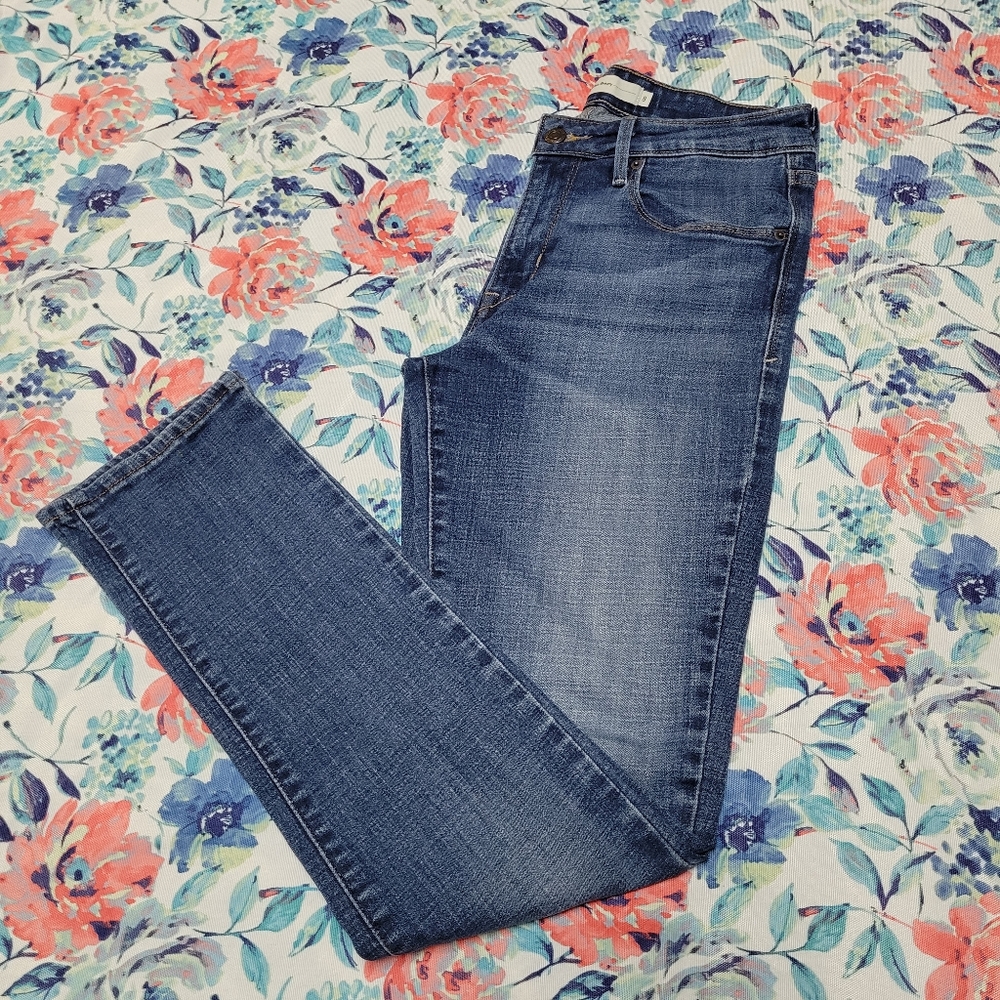Levi's midrise skinny jeans size 8
